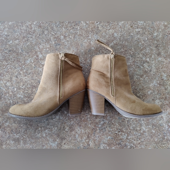 Diba Western Style Ankle Boots - Picture 2 of 5